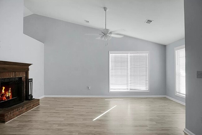 Building Photo - 1084 Willowood Ave