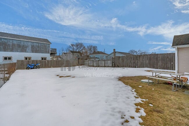 Building Photo - 498 Park Ave