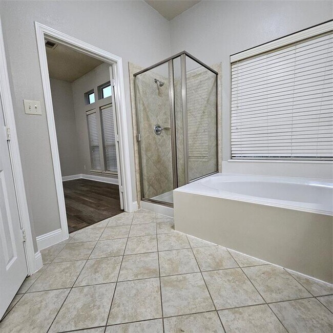 Building Photo - 13043 Sweetgum Shores Dr