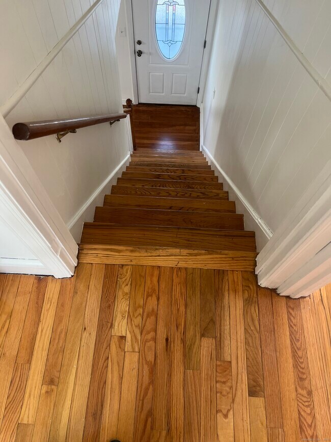 Building Photo - 565 Hart St