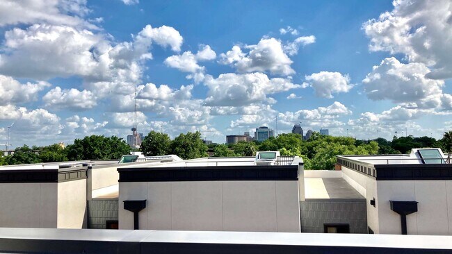 Building Photo - The Pearl View