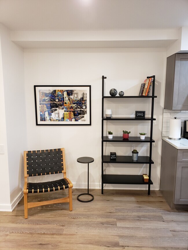 Building Photo - 15 E 117th St