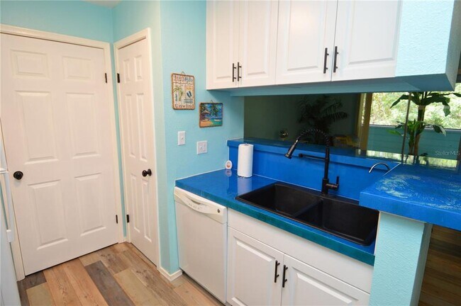 Building Photo - 1400 Gandy Blvd N