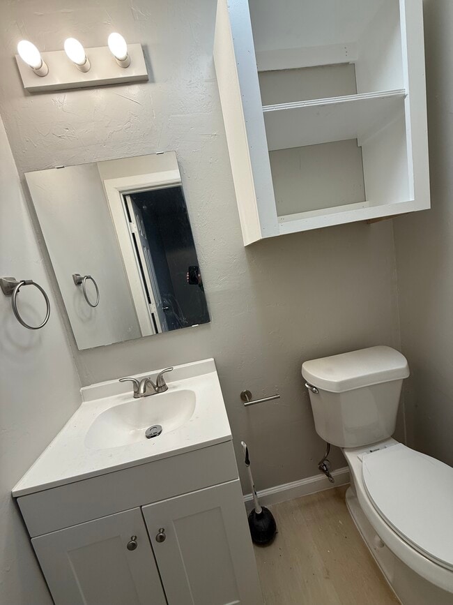 Building Photo - 917 Hillpoint Ln