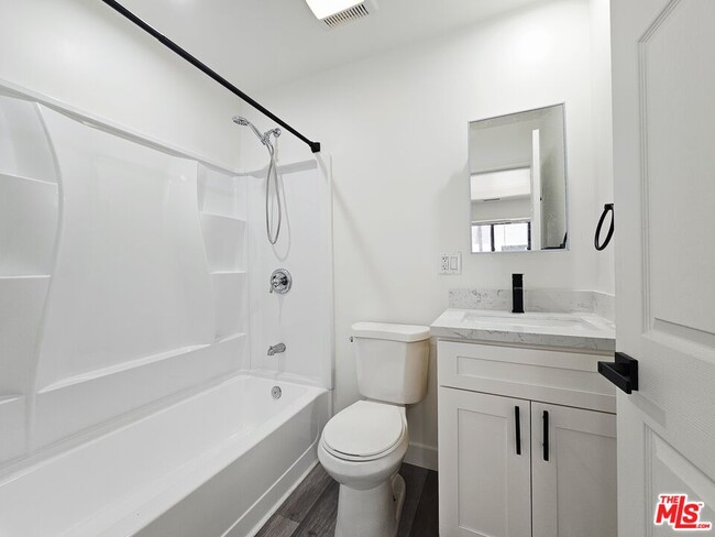 Building Photo - 4112 1/2 Normandie Ave