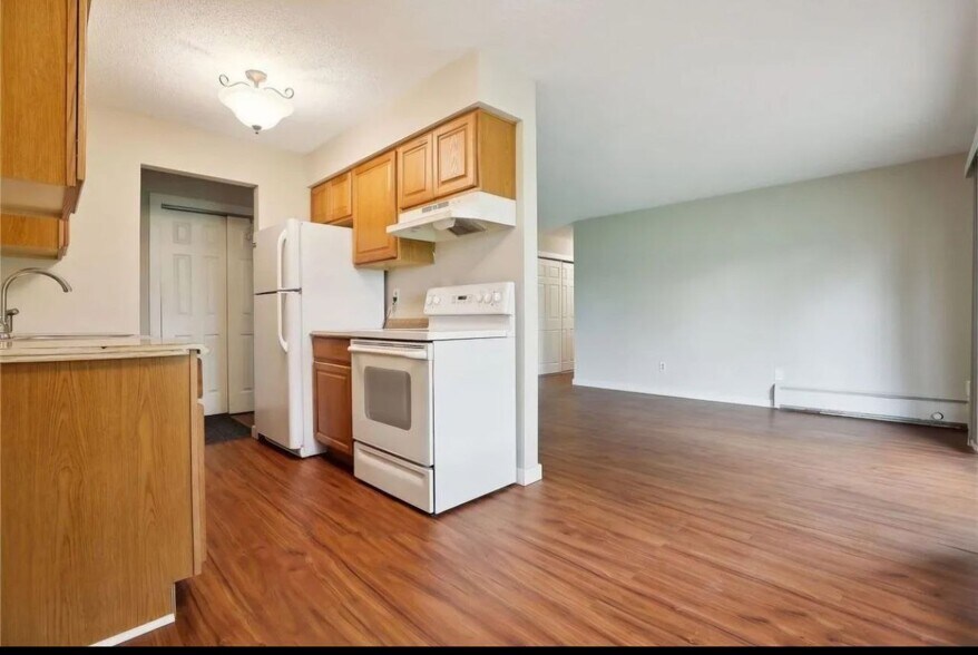 Primary Photo - 935 11th Ave S