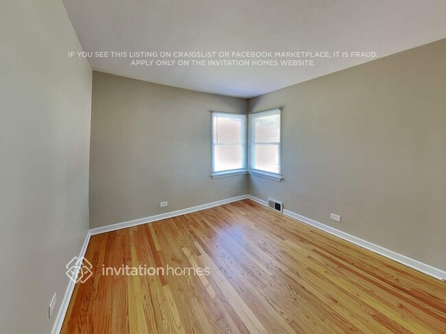 Building Photo - 5 E Adams St