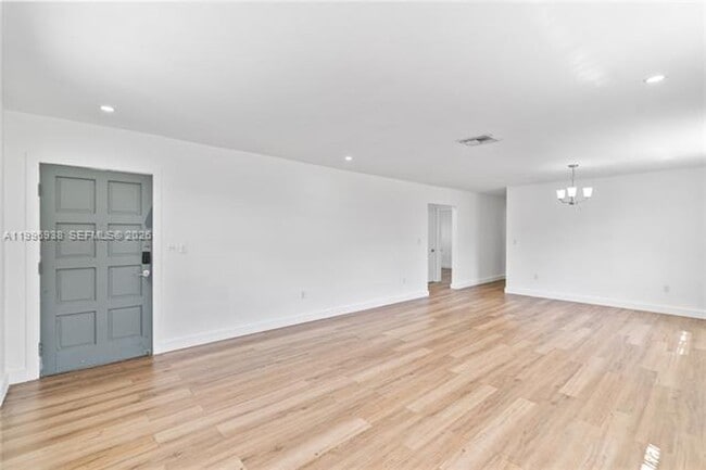 Building Photo - 361 E 39th St