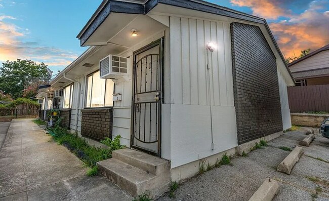 Building Photo - 4633 S 33rd W Ave