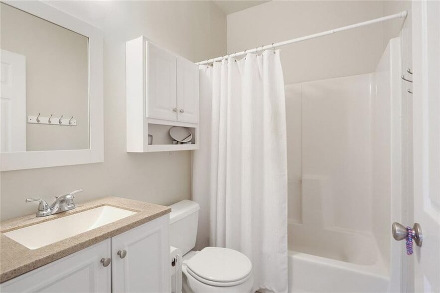 Tidy bathroom - 213 Polk Street
