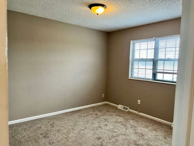 Bedroom 2 - 2342 S Crysler Ave