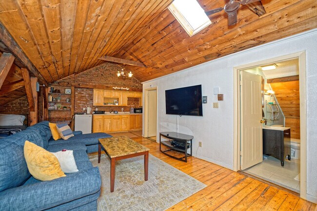 Building Photo - 90 Madison Ave