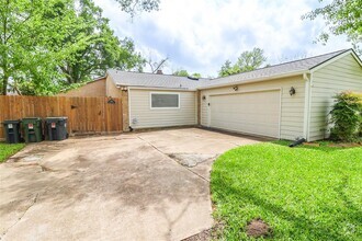Building Photo - 13811 Greenway Dr