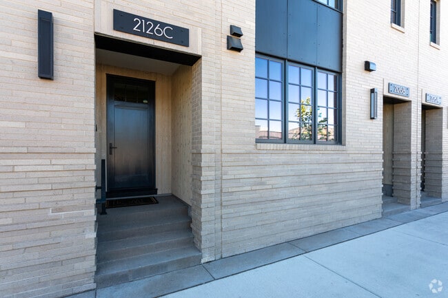 Building Photo - Pearl 21 Townhomes
