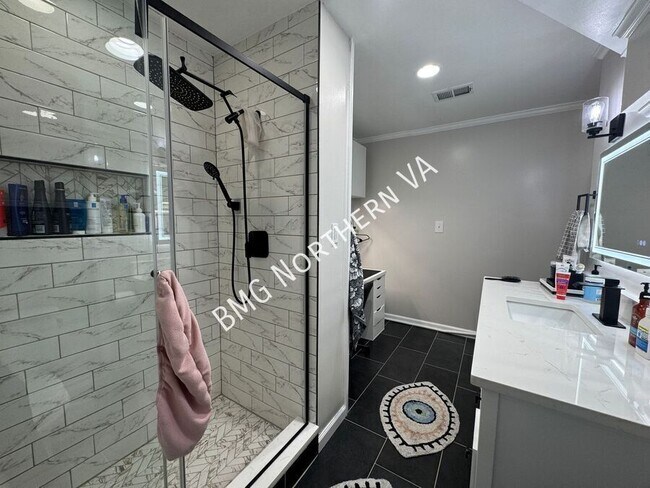 Building Photo - 6413 Berkshire Dr