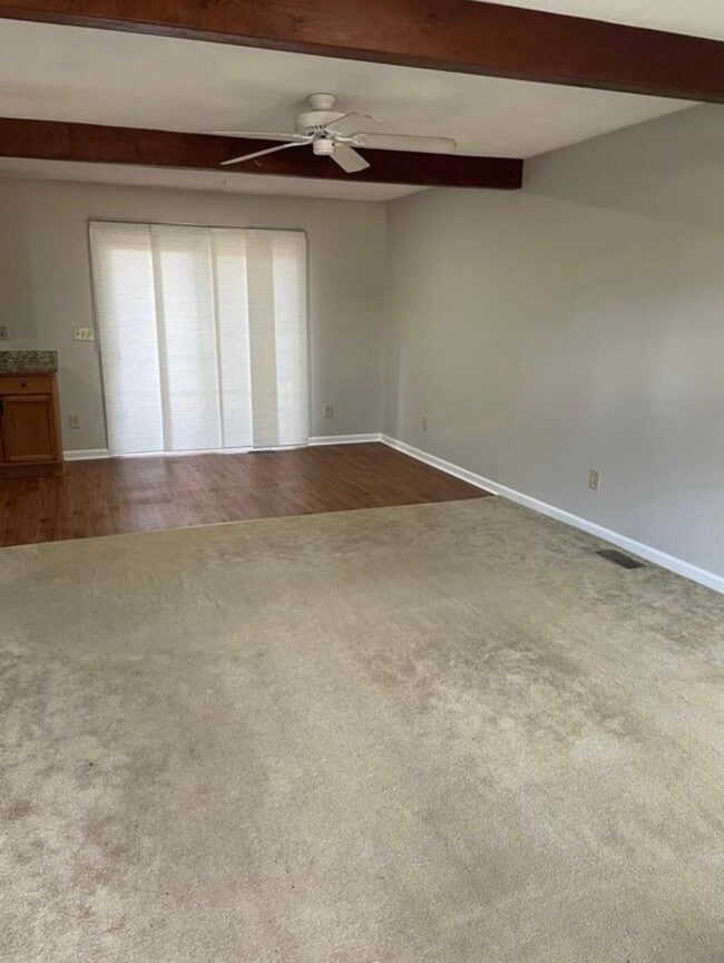 Building Photo - 284 Robert Sands Rd