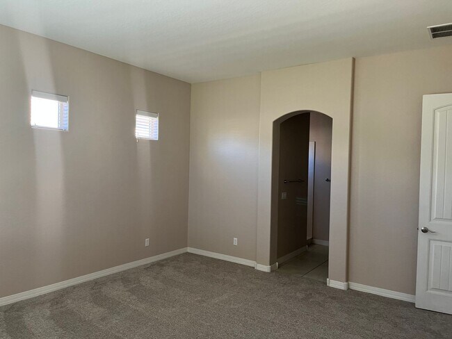Building Photo - Three Bedroom-Two Bath-2.5 Car Garage ~ Gr...