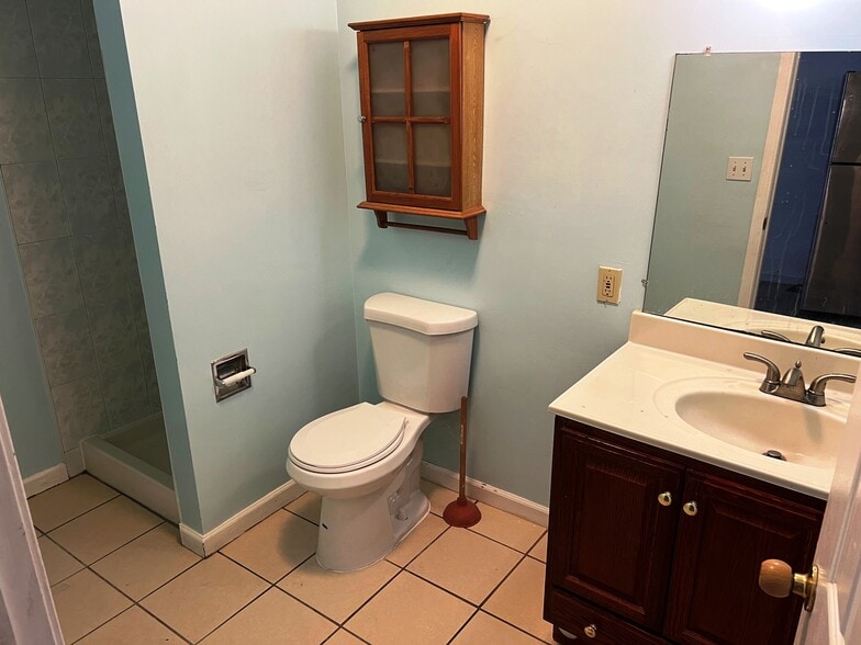 bathroom - 2869 38th Ave