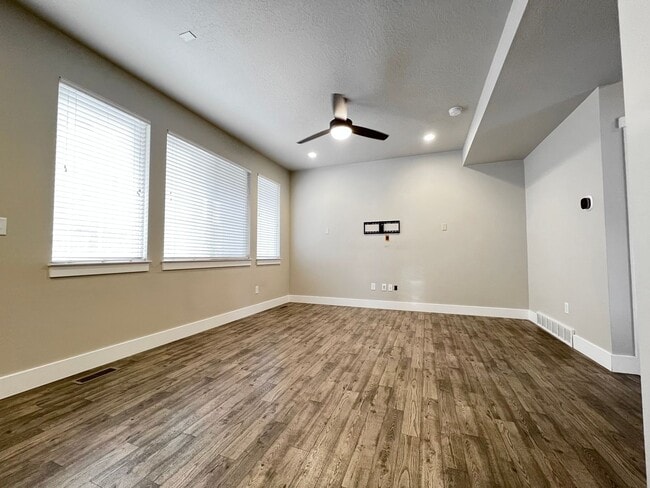 Building Photo - Coming soon! 3 Bedroom/2.5 Bathroom Townho...