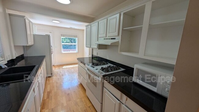 Building Photo - 10253 NE 64th St