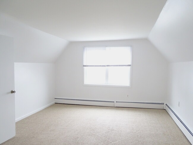 Building Photo - 207 Linden Ave