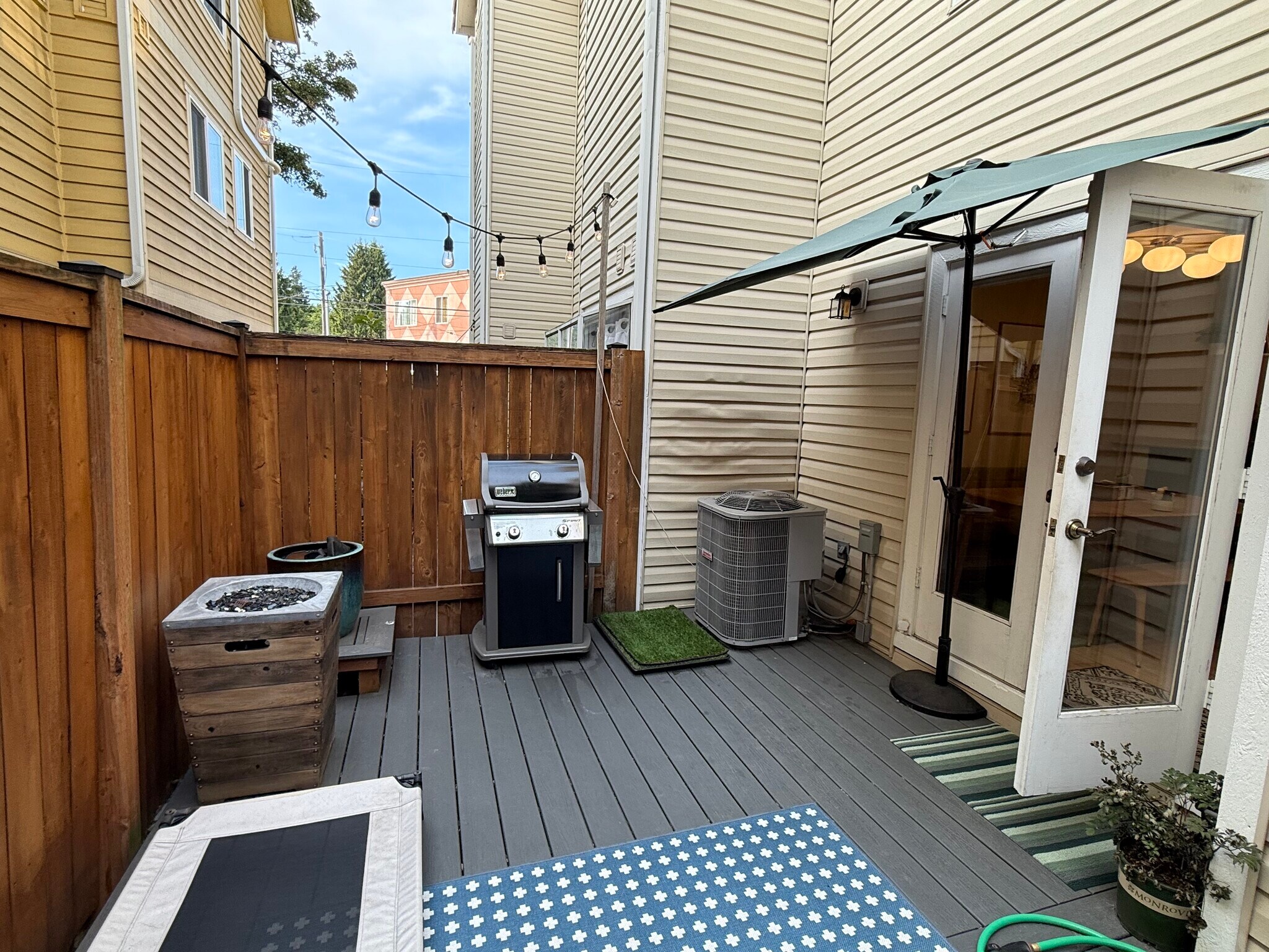 Patio view from the side - 6337 Hillman Pl NE