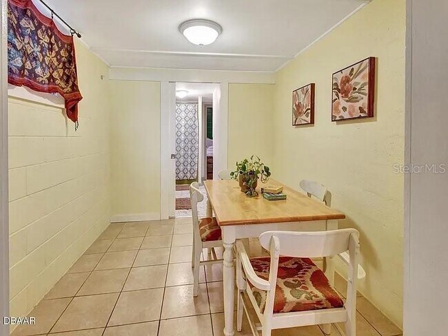 Building Photo - 311 N Blue Lake Terrace