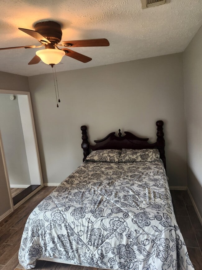 Building Photo - 3061 Walnut Springs Dr