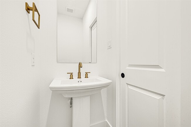 Building Photo - 409 Alvia Run Ln