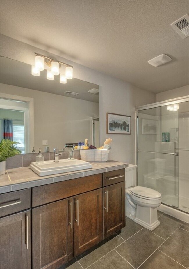 Building Photo - A Charming and Cozy 4 Bed 3.5 bath home in...