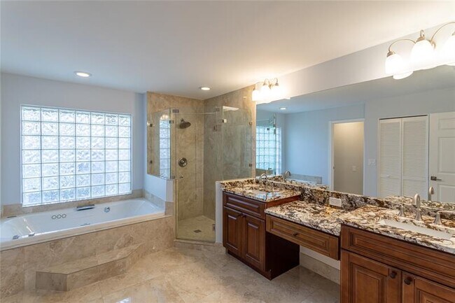 Building Photo - 15683 Cypress Park Dr