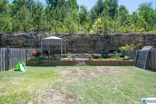 Building Photo - 407 W Park Dr