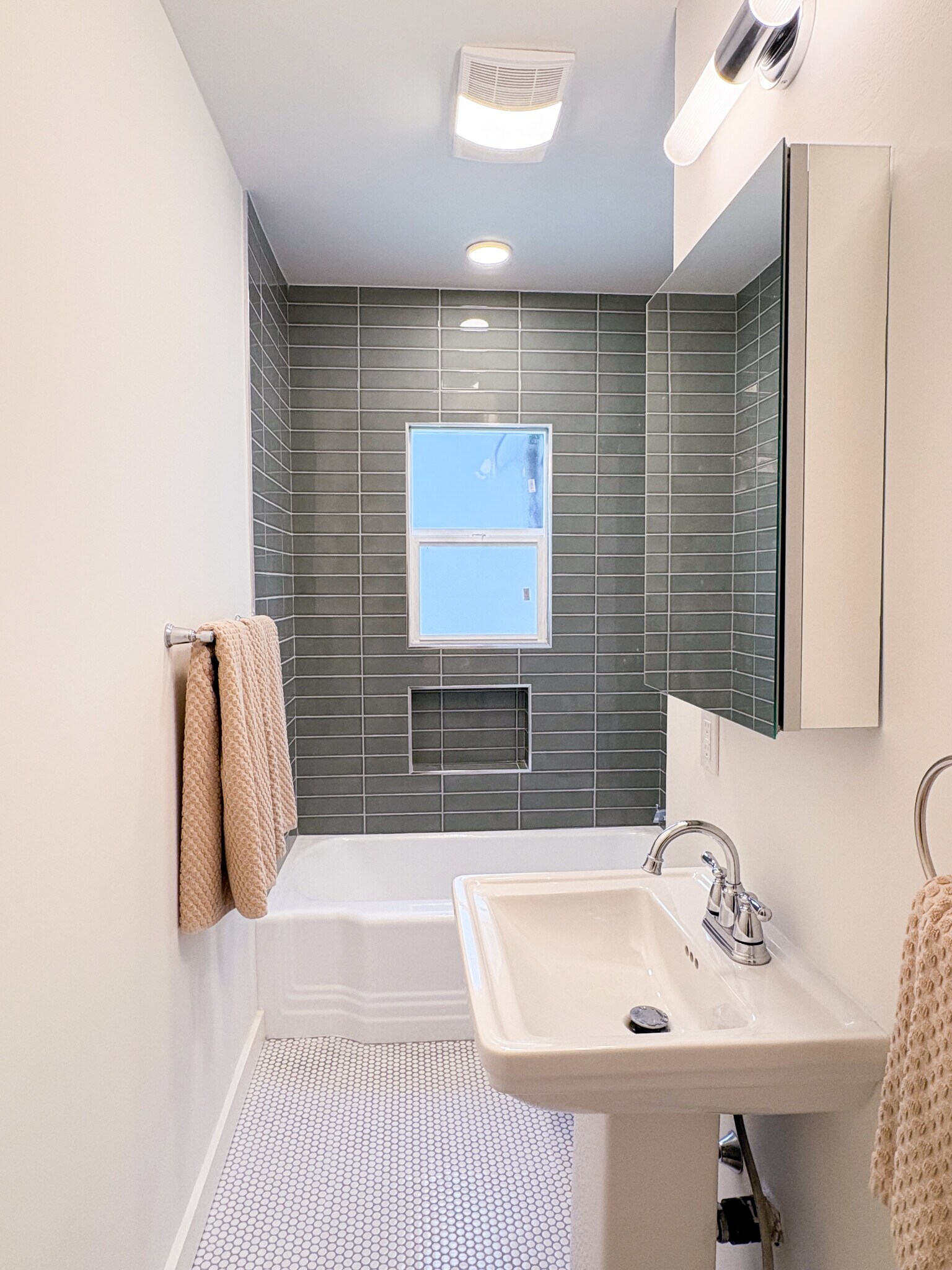 Full bath with original 1950s tub and new tile - 1041 Wilcox Ave