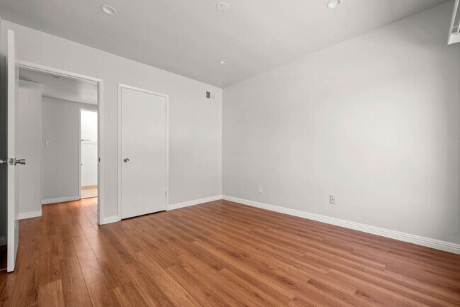 Building Photo - 607 Flores St