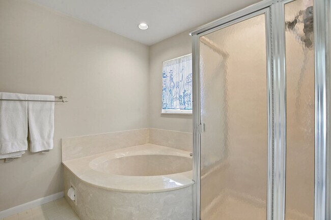 Building Photo - 874 Magnolia Ct