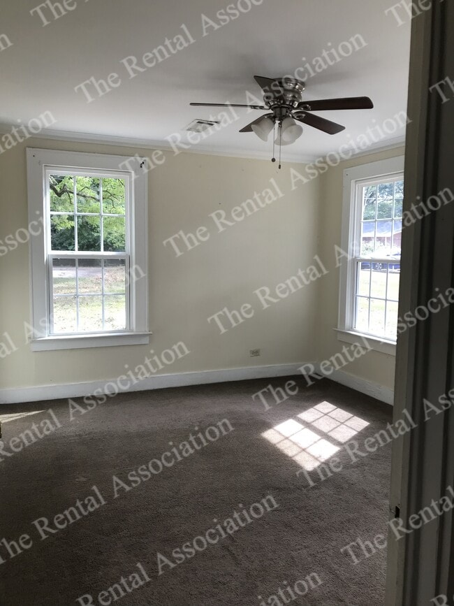 Building Photo - 1202 N McGuire Ave