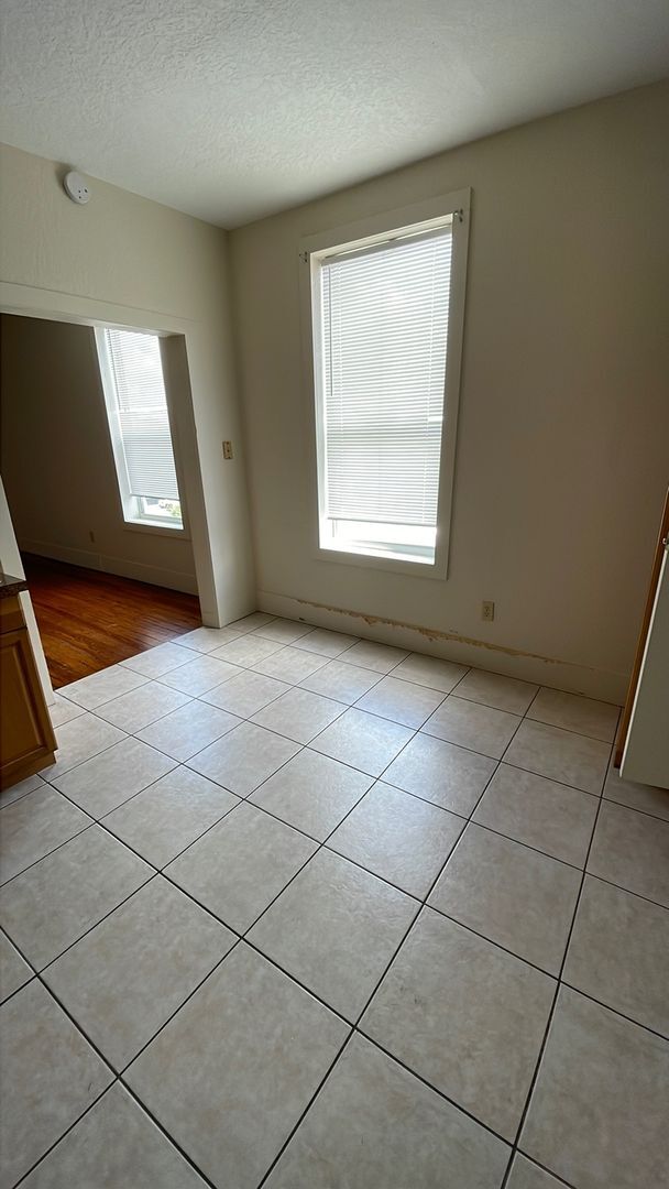 Building Photo - Spacious 2/2 Apartment in Heart of Umatilla!