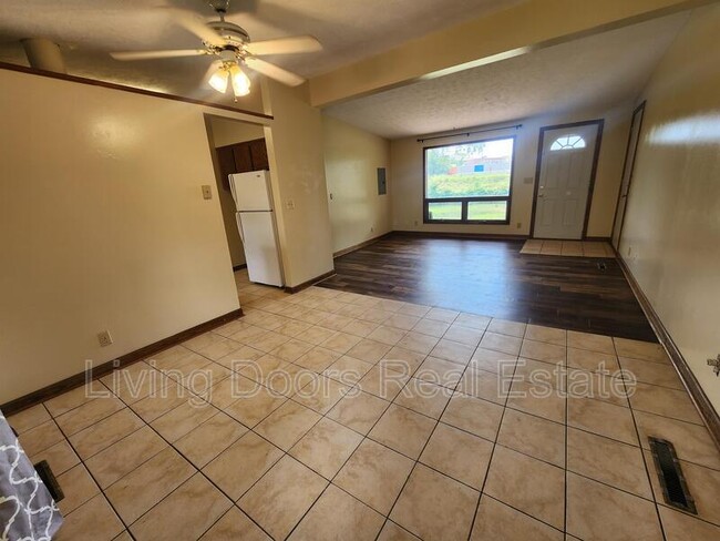 Building Photo - 267 W Rio Rd