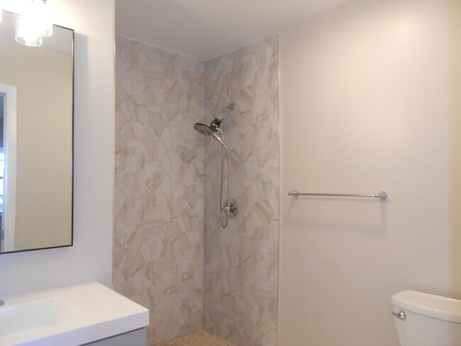 Building Photo - 13809 Royal Palm Ct