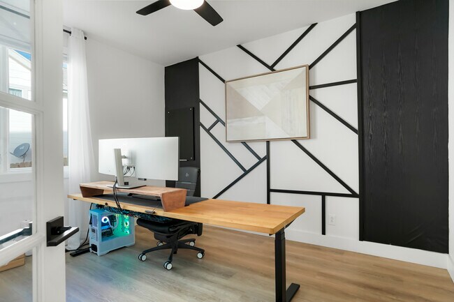 Building Photo - Robb Way