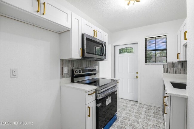 Building Photo - 5246 Sunderland Rd