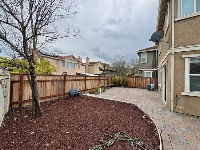 Building Photo - Spacious 4BR / 2.5BA Home in Prime Pittsburgh CA Location