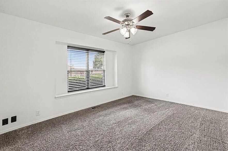 Building Photo - 1316 Mockingbird Ln