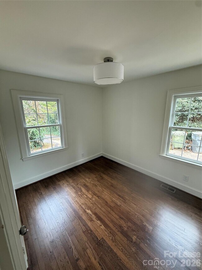 Building Photo - 2114 Brandon Cir