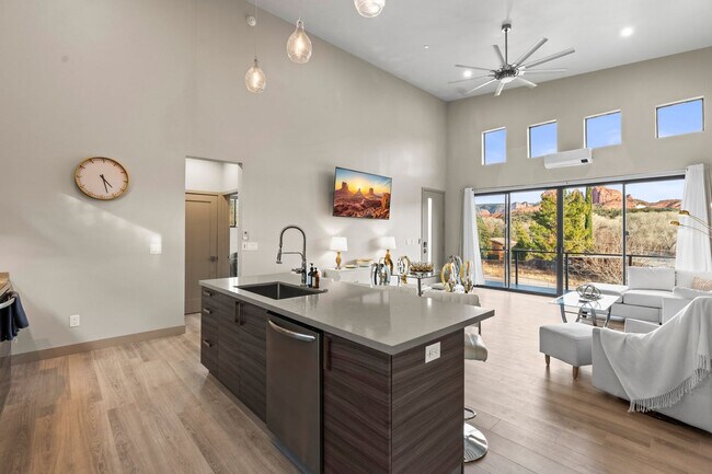 Building Photo - 60 Moondance Ln