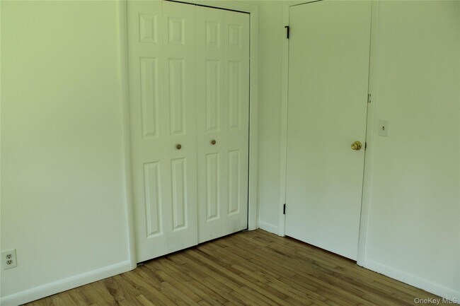 Building Photo - 8 Tanglewood Dr