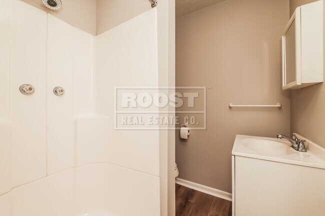 Building Photo - Three Bedroom Two Bath Single Family Home!