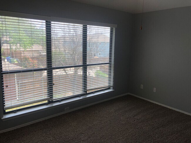 Building Photo - Amazing Location in Carrollton!!