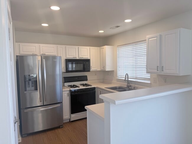 Building Photo - 9420 Meadowmont View Dr