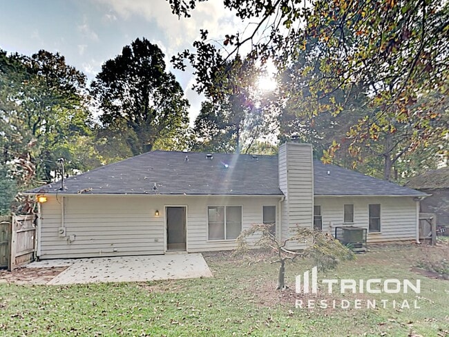 Building Photo - 1619 Highland Ct
